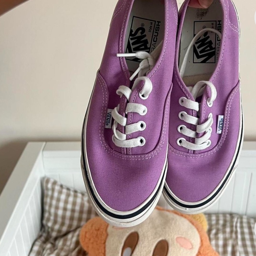 LILAC VANS